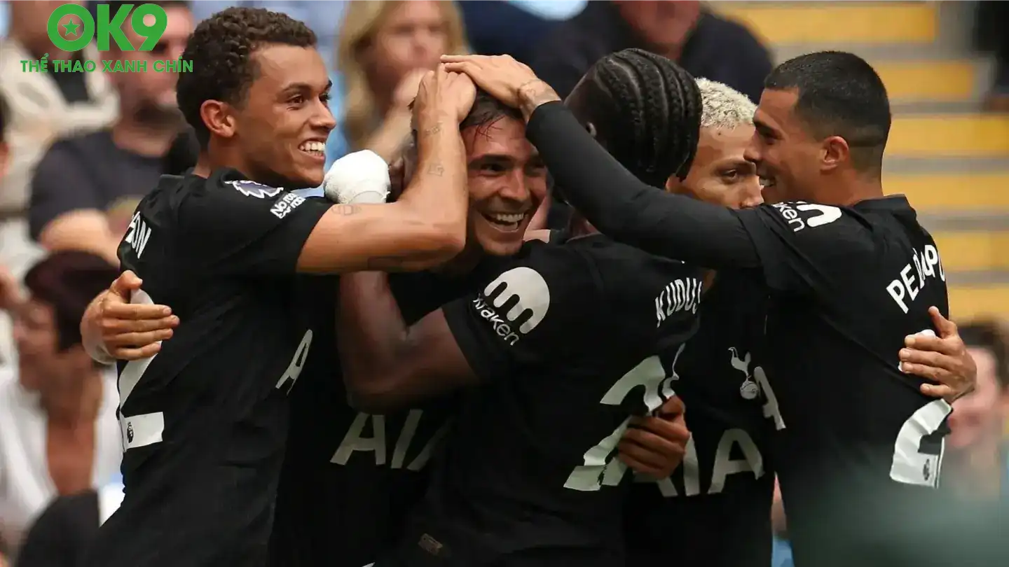 Tottenham hạ gục cựu vương Man City ngay tại Etihad (Ảnh: GOAL)