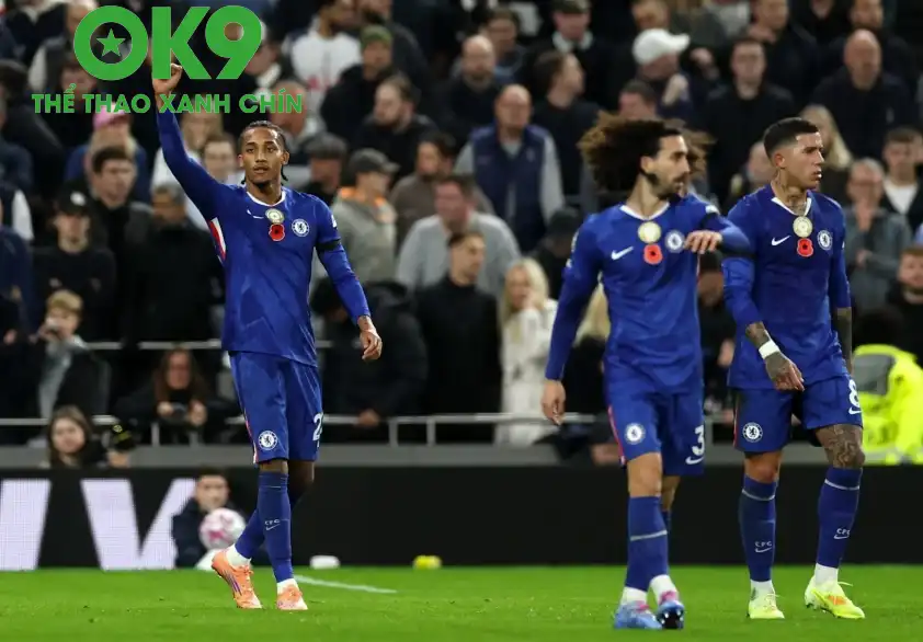 Chelsea thắng derby London, trở lại top 4 Ngoại hạng Anh