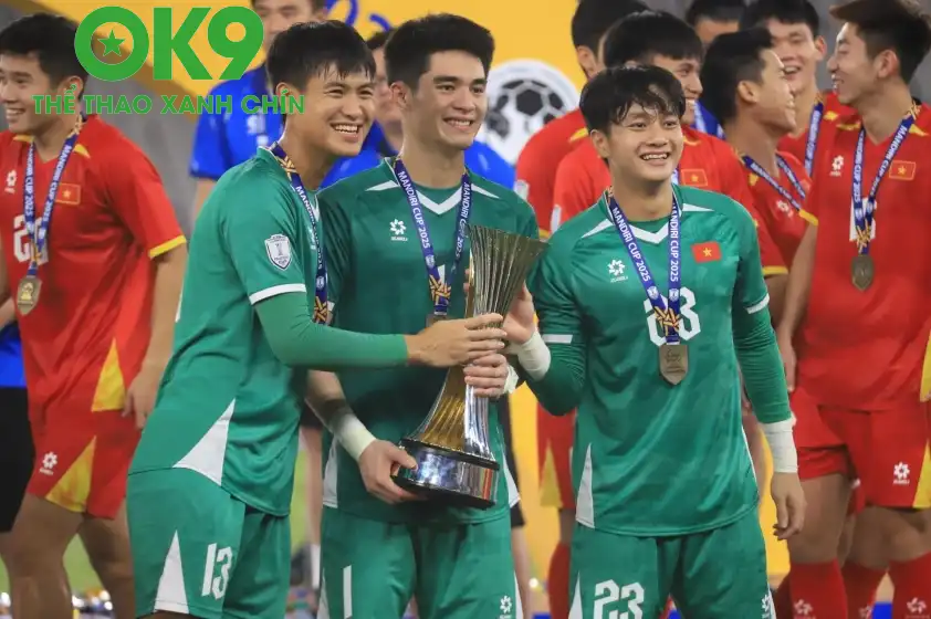 Cao Văn Bình (phải) có thể cạnh tranh với Trung Kiên (giữa)