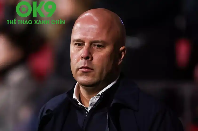 Arne Slot cho rằng Liverpool đã phải hưởng quá nhiều bất lợi từ trọng tài trong mùa giải này (Ảnh: AP).