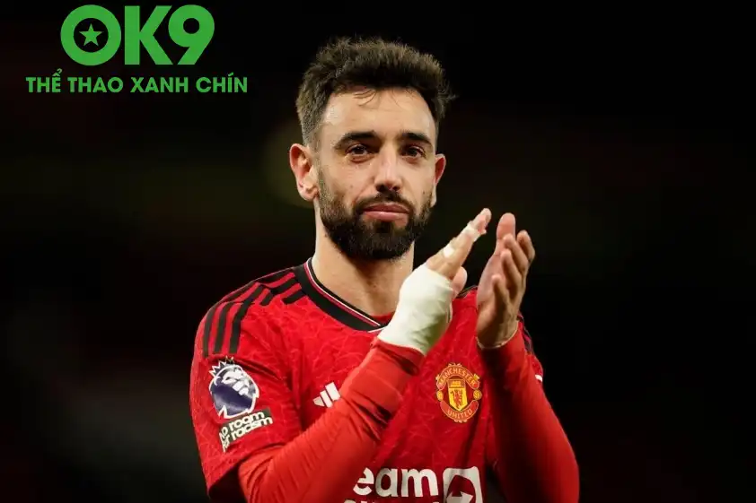 Bruno Fernandes chính là thủ lĩnh của một M.U đang bất ổn hiện tại (Ảnh: Reuters).